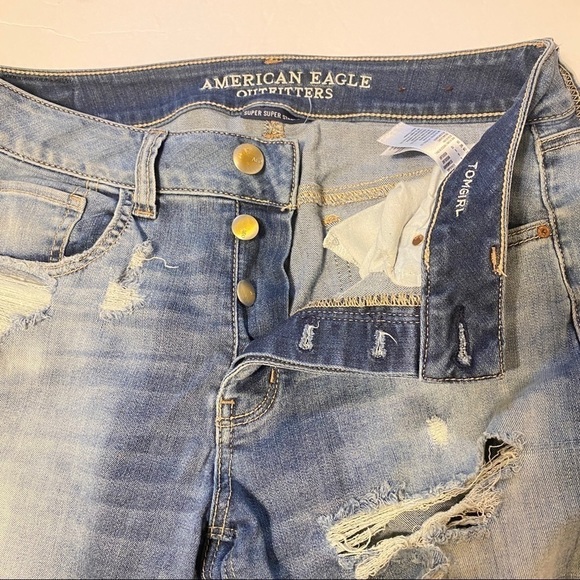 AE American Eagle outfitters butterfly destroyed Tomboy jeans size 6 regular - Picture 2 of 12